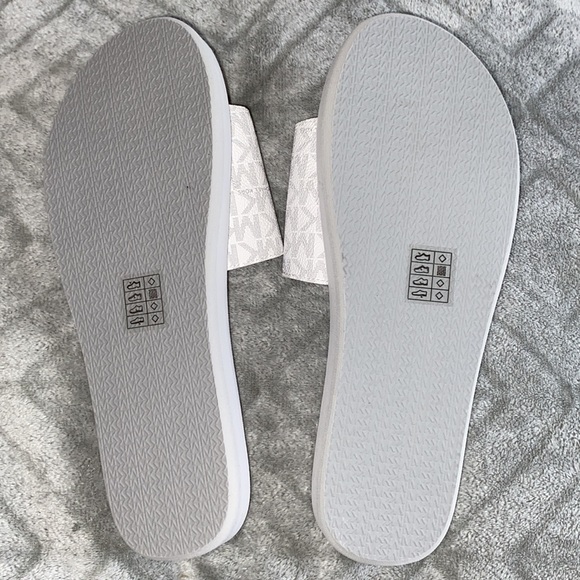 Michael kors sandals - Picture 2 of 2